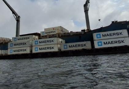 Contenedores de exportación en puerto